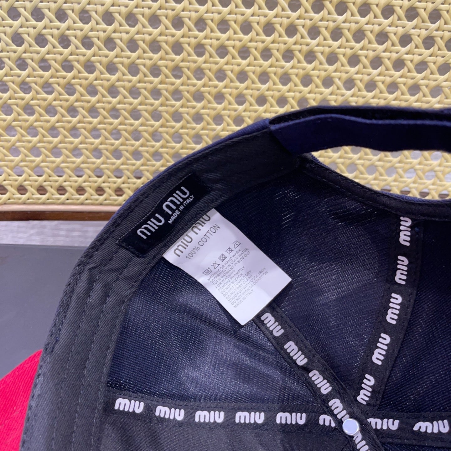 MM BASEBALL CAP IN NAVY BLUE AND RED FABRIC WITH LOGO EMBROIDERY