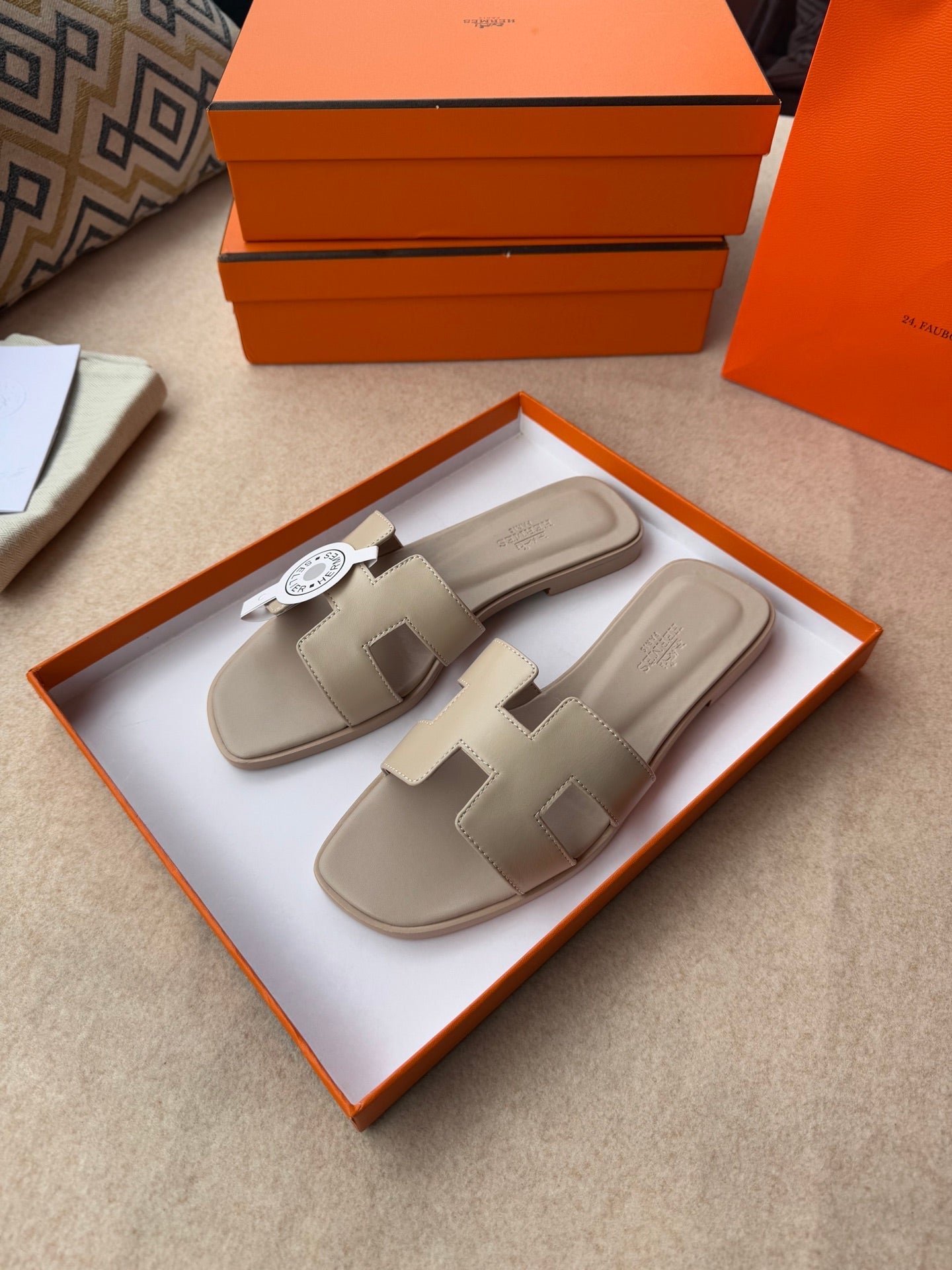 0RAN SANDALS IN KHAKI BROWN CALFSKIN