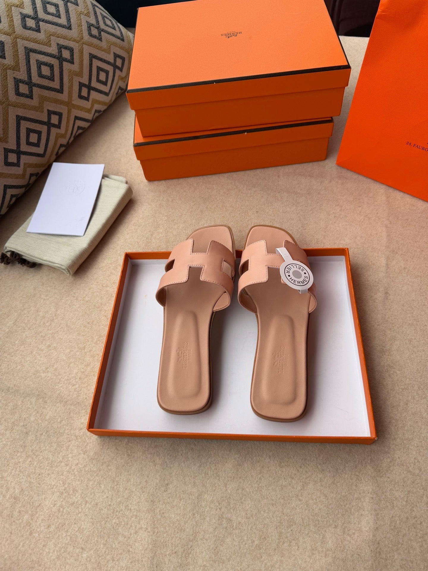 0RAN SANDALS IN PEACH PINK CALFSKIN
