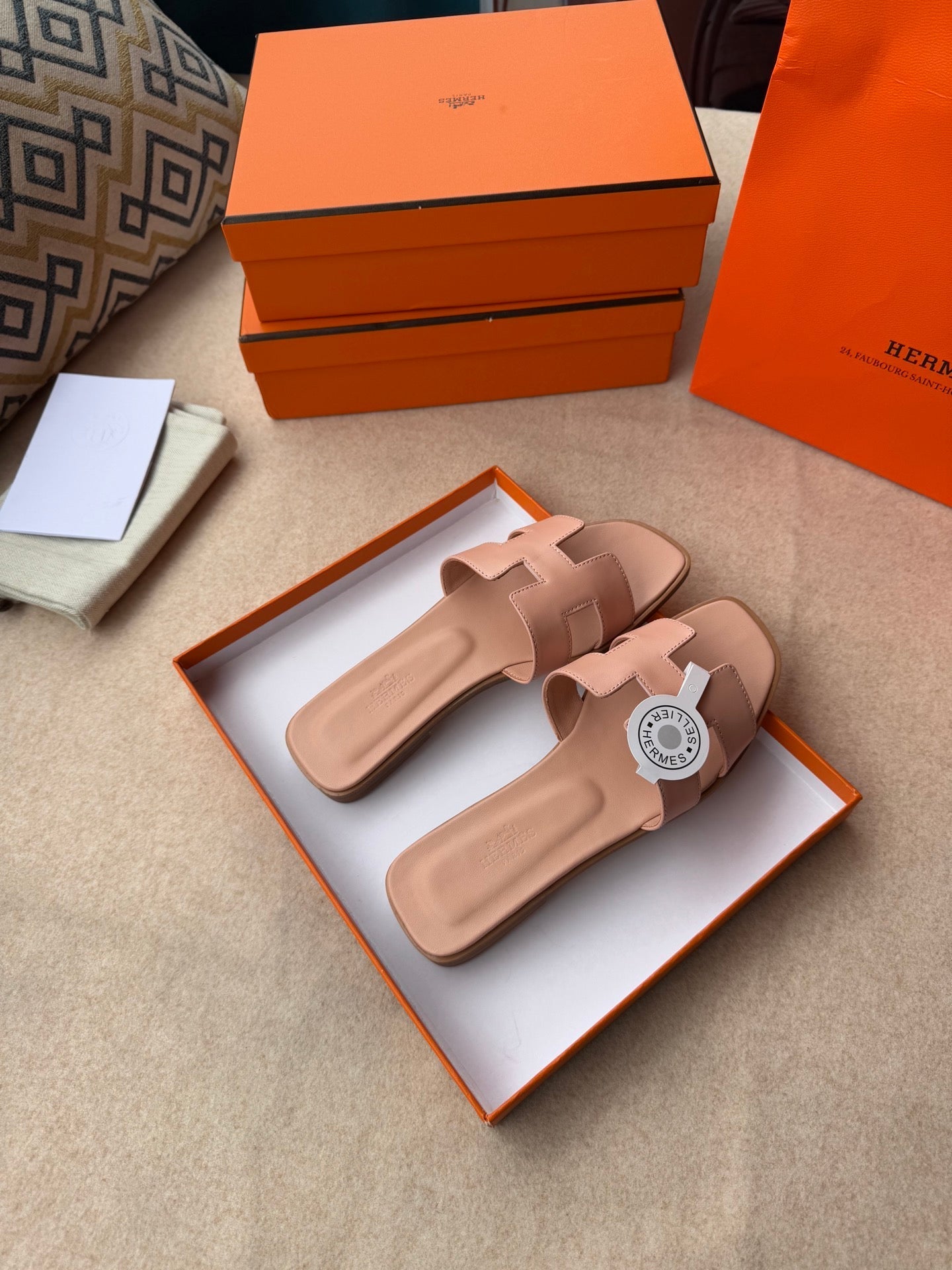 0RAN SANDALS IN PEACH PINK CALFSKIN