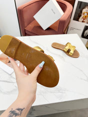 TRIOMPHE SLIDE IN GOLD CALFSKIN