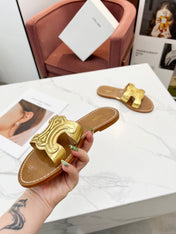 TRIOMPHE SLIDE IN GOLD CALFSKIN