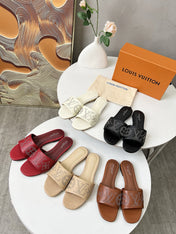 FLAT SLIDE IN BLACK LAMBSKIN WITH RHINSTONES