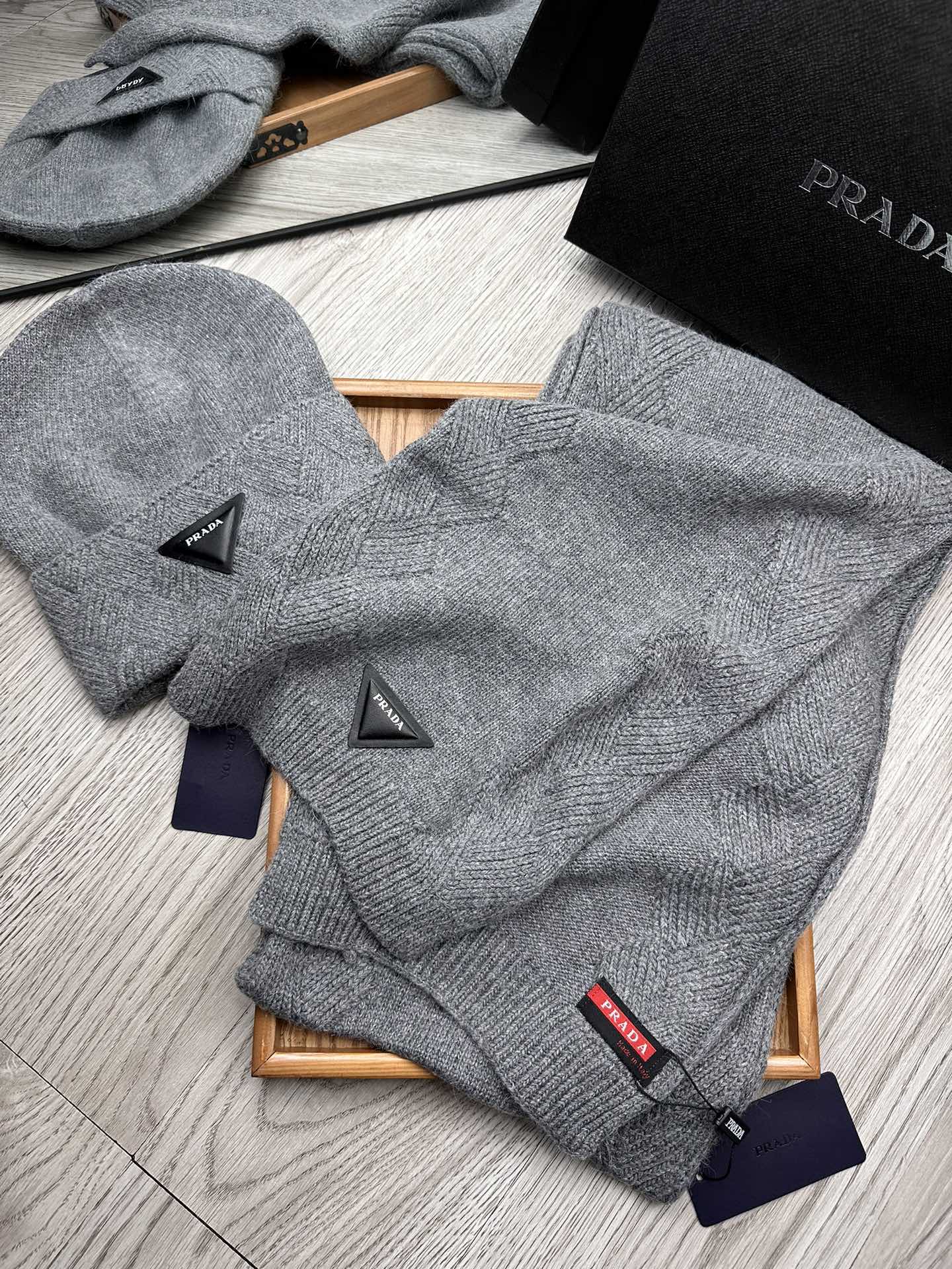 SET SCARF AND HAT IN RHINO GRAY WOOL AND RABBIT FUR 397407