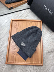 BEANIE HAT IN CHARCOAL GRAY WOOL 332391