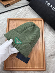 BEANIE HAT IN ARMY GREEN WOOL 332395