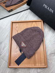 BEANIE HAT IN BRUNETTE BROWN WOOL 332399