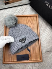 BEANIE HAT IN DOVE GRAY WOOL 352363