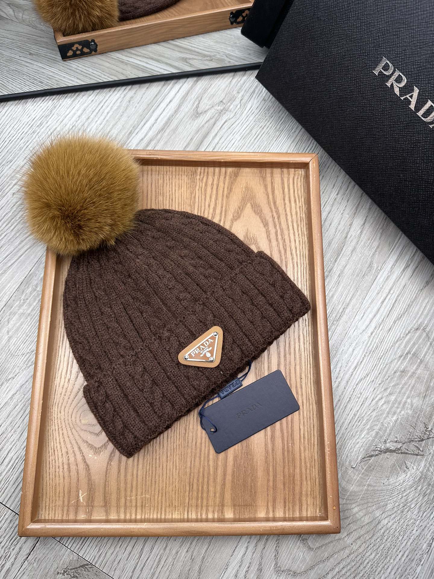 BEANIE HAT IN CHOCOLATE BROWN WOOL 352364