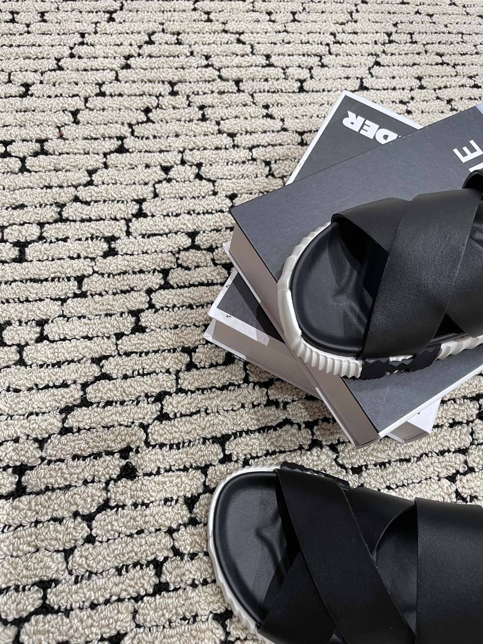 ELECTRIC SANDAL BLACK CALFSKIN