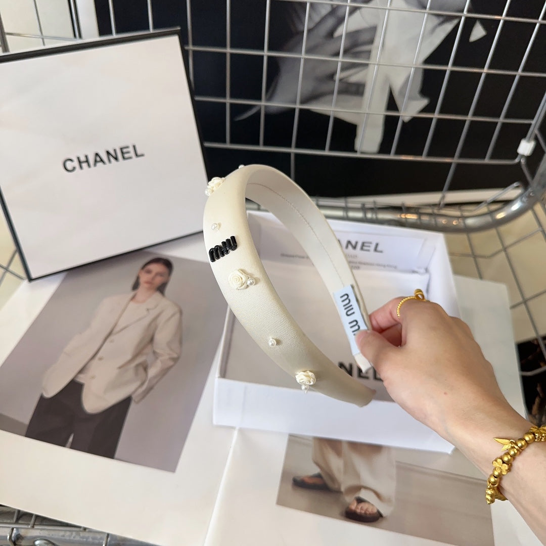 HEADBAND EMBELLISHED FLOWER AND PEARL IN IVORY WHITE SILK 194316