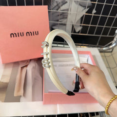 SILK HAIRBAND ATTACHED CRYSTAL LOGO WHITE 196475