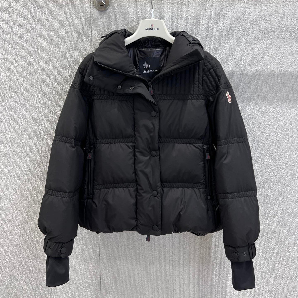 MONCLER 25S DOWN JACKET 236