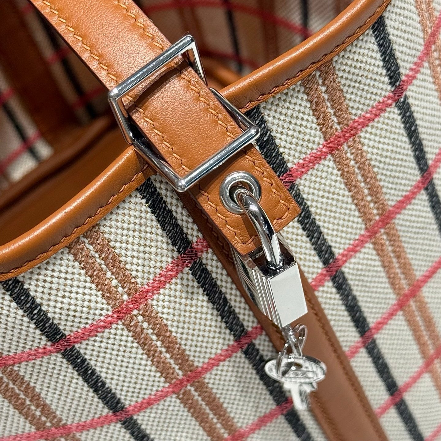 PICOTIN LOCK 18 BAG IN GOLD CALFSKIN ÉCRU/BEIGE/FAUVE/ROSE POP/NOIR EMBROIDERY PLAID CANVAS