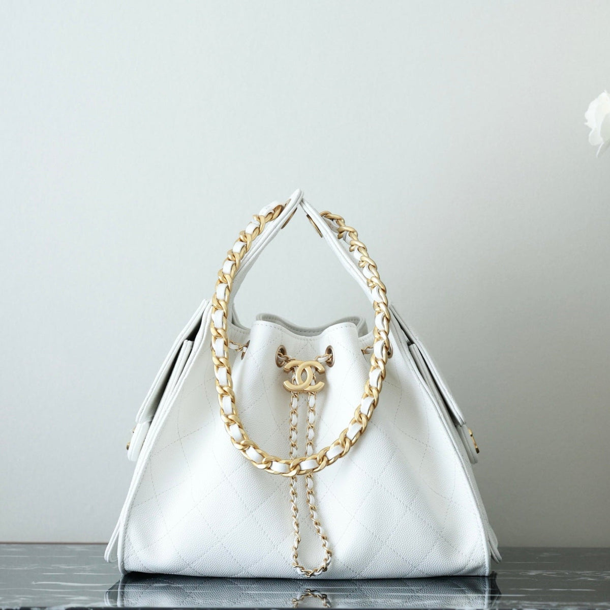 CHANEL 25S HOBO BAG 30 CM IN WHITE LAMBSKIN WITH GOLD HARDWARE