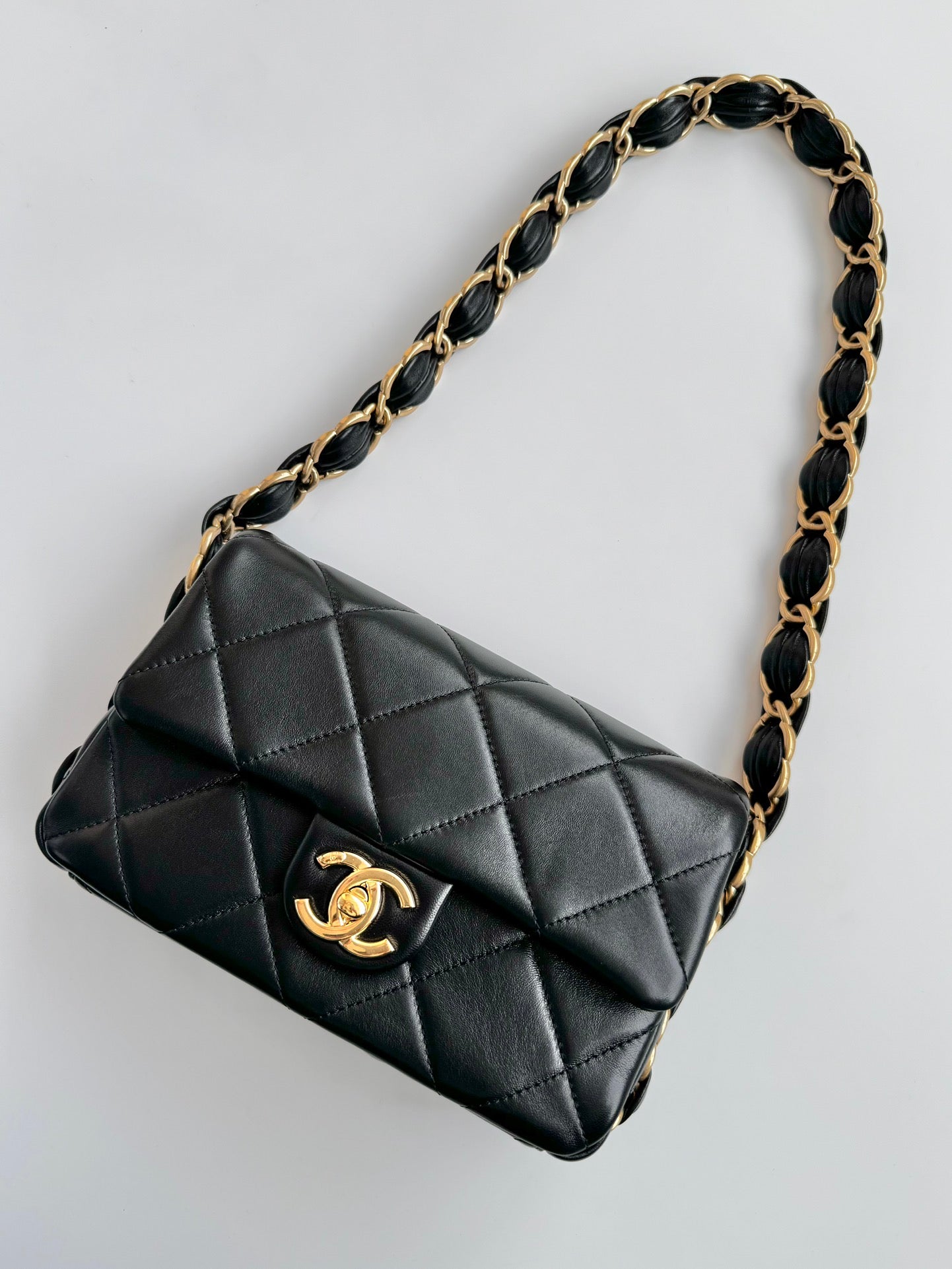 CHANEL 25S FLAP BAG 20 CM IN BLACK LAMBSKIN WITH GOLD HARDWARE
