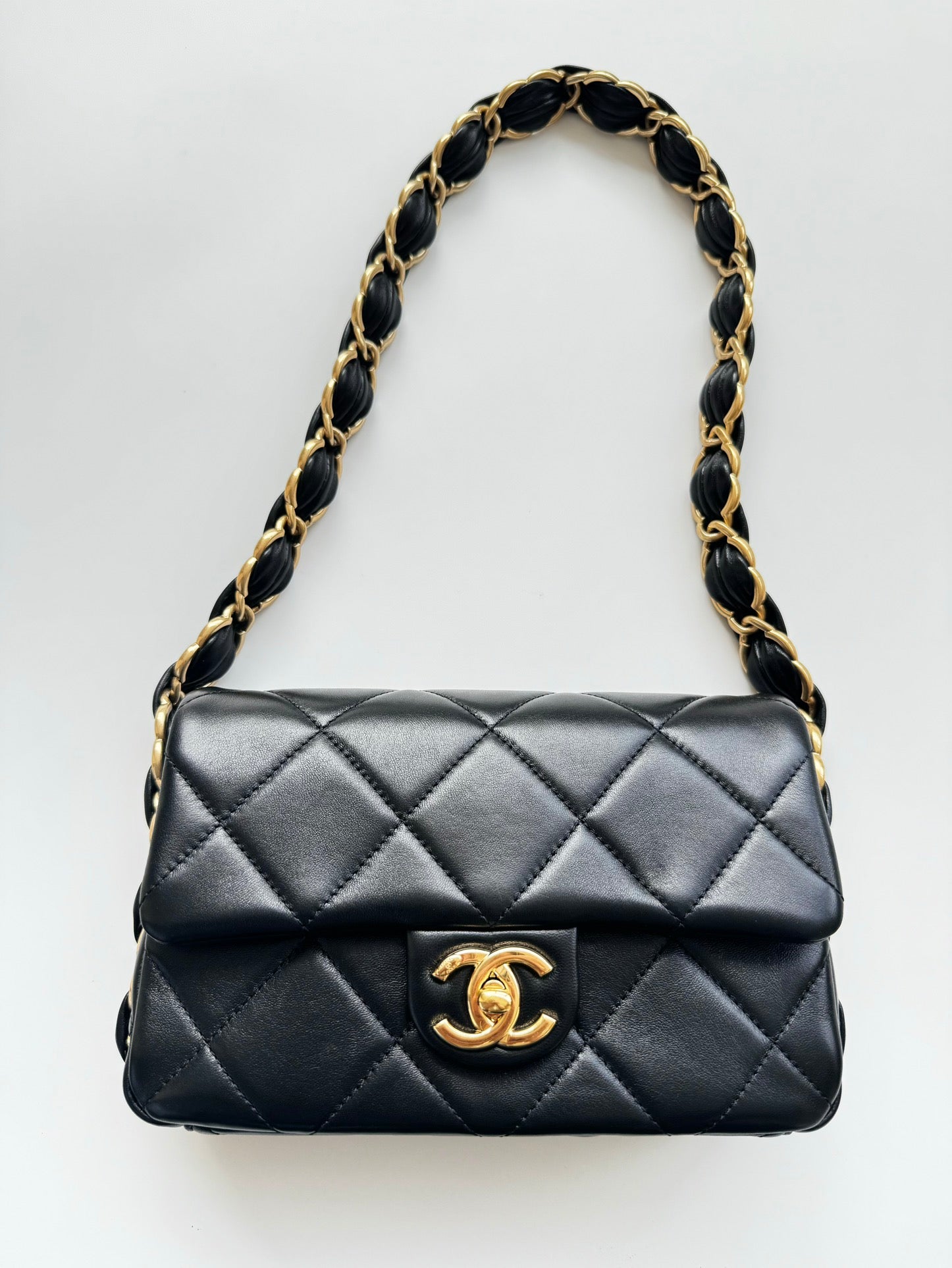 CHANEL 25S FLAP BAG 20 CM IN BLACK LAMBSKIN WITH GOLD HARDWARE