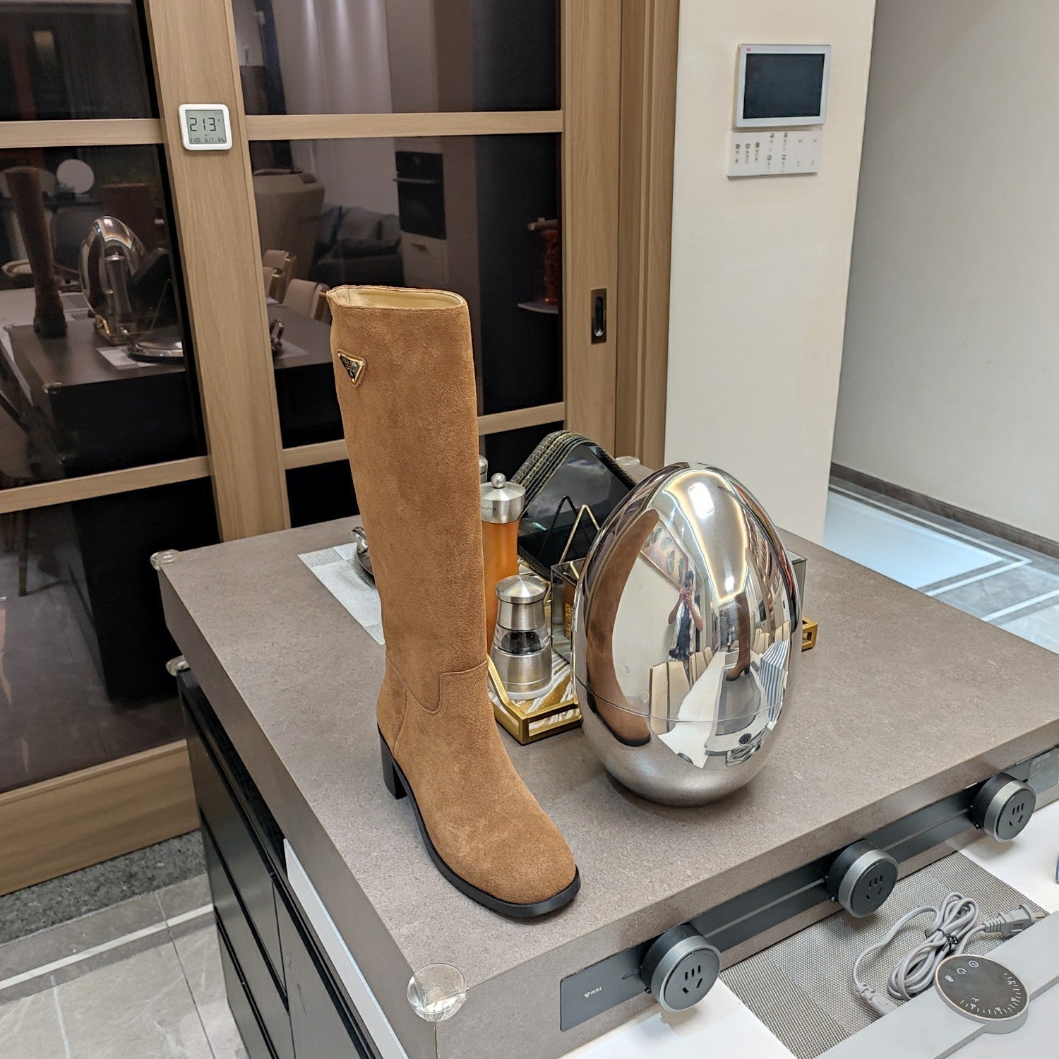 KNEE BOOTS WITH TRIANGLE LOGO IN CAMEL SUEDE