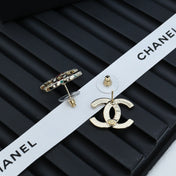 DOUBLE C STUD EARRINGS IN LIGHT GOLD METAL WITH MULTICOLOR CRYSTALS