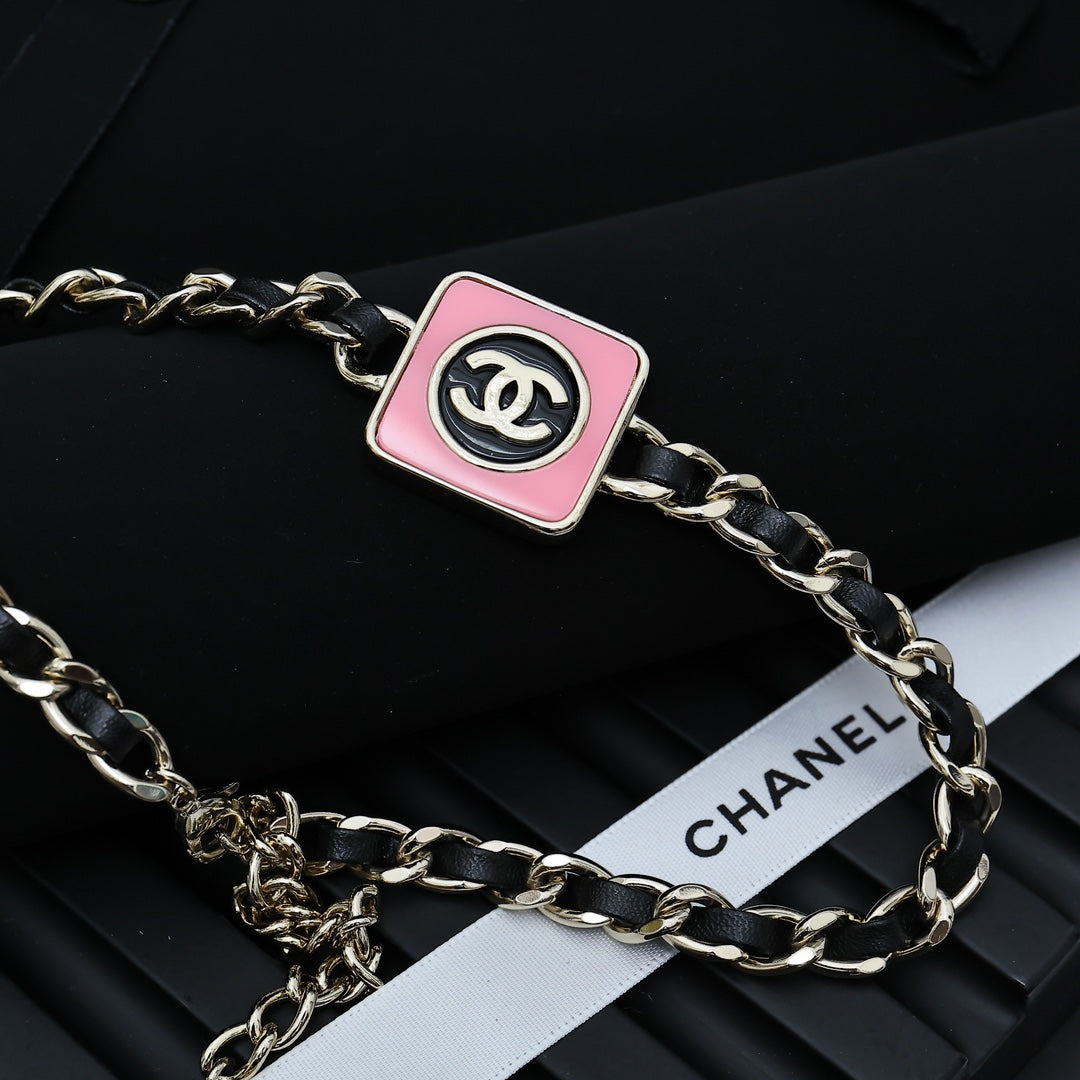 CHAIN CHOKER IN GOLD-PLATED METAL WITH  LEATHER THROUGH LINKS