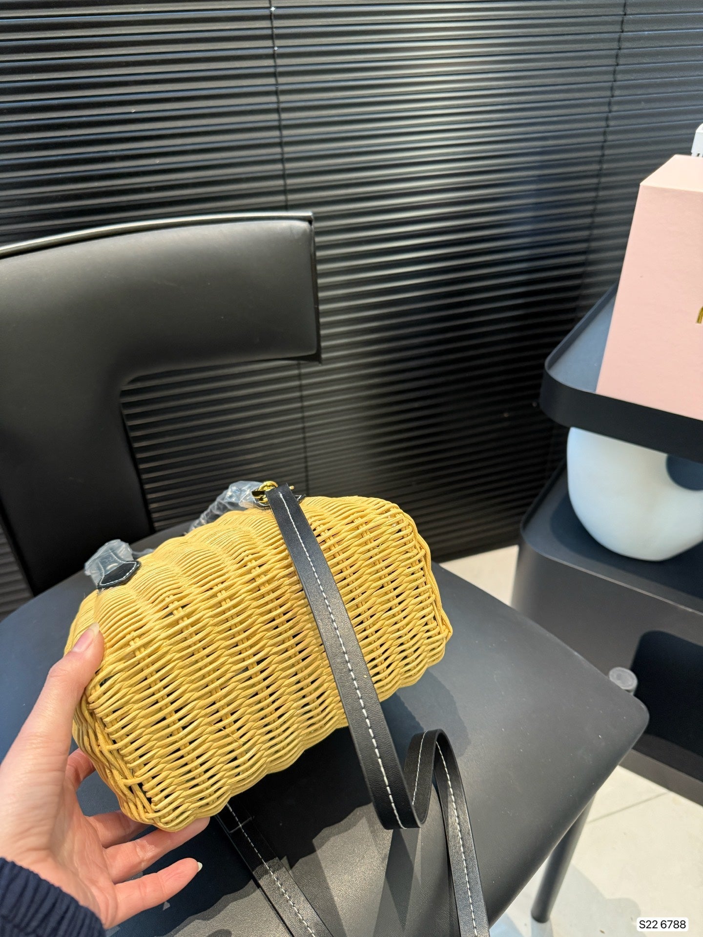 BASKET BAG 18 IN BROWN BEIGE WICKER AND BLACK CALFSKIN TRIM