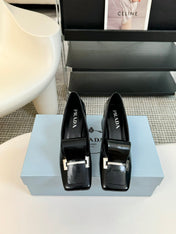 SQUARE TOE PUMPS IN BLACK GLOSSY CALFSKIN ATTACHED BOW