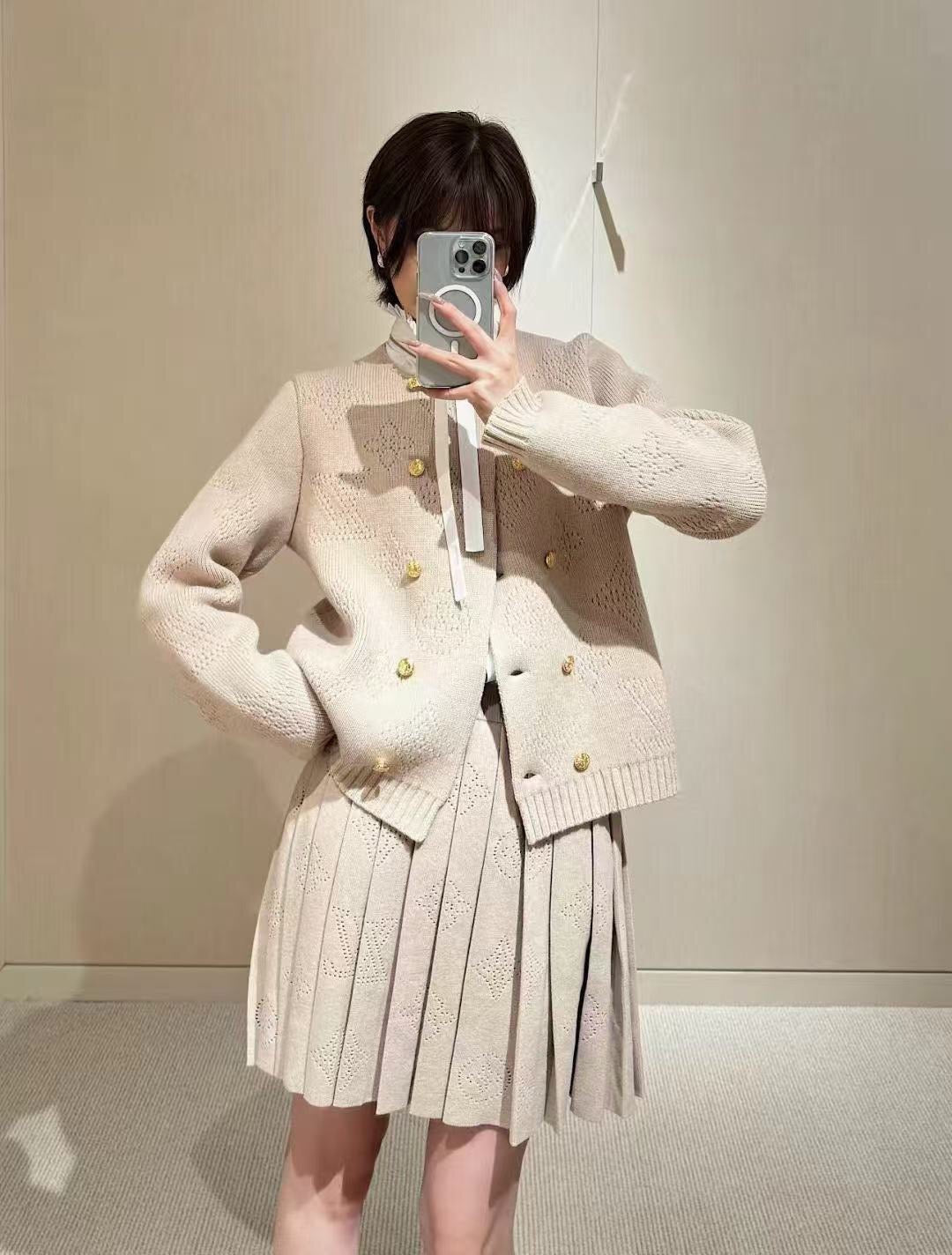 LV 25S KNIT CARDIGAN AND PLEATED KNIT MINI SKIRT SET 0108