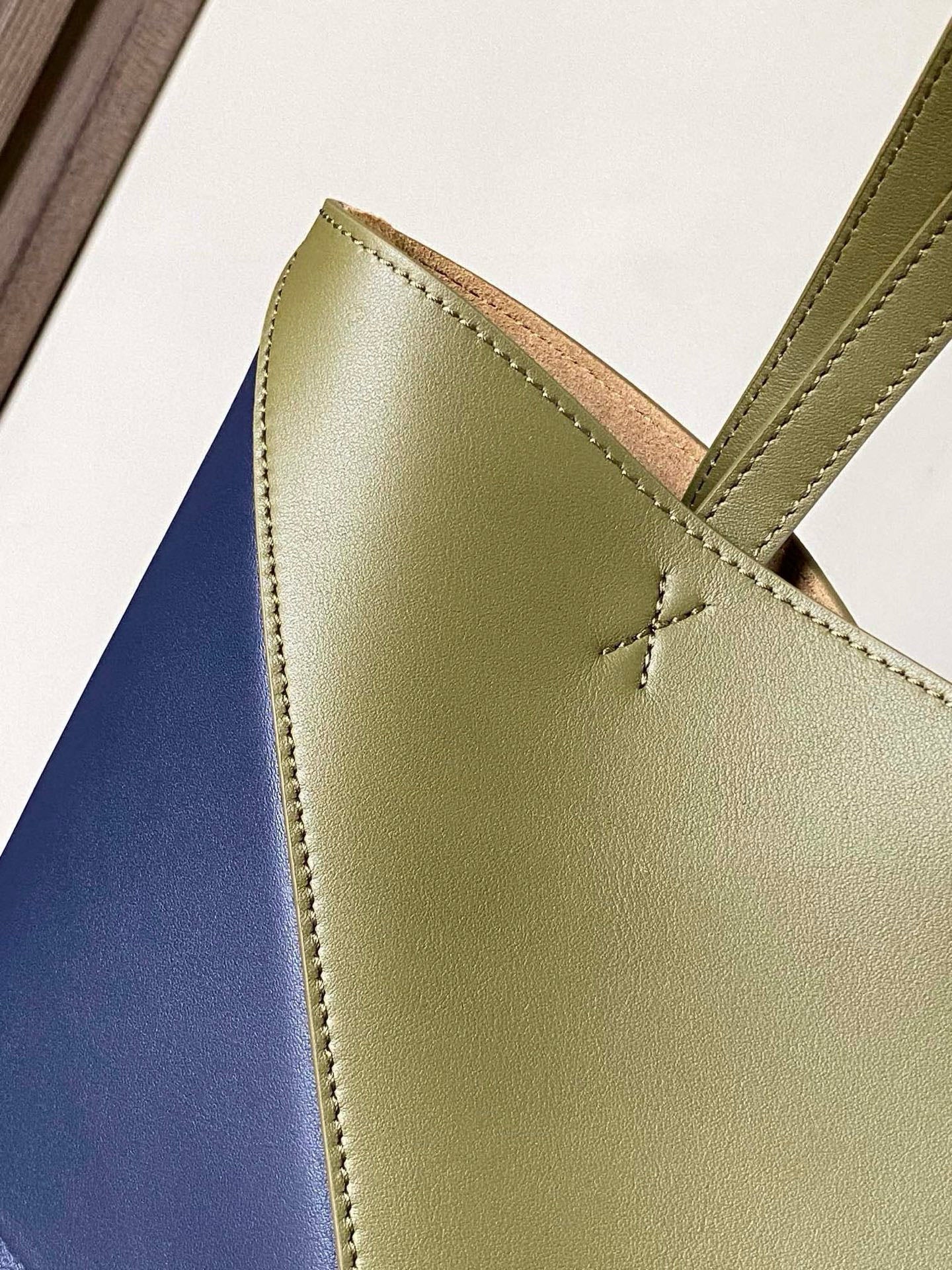 LOEWE 25S PUZZLE FOLD BAG 31 IN OLIVE GREEN AND DARK BLUE SHINY CALFSKIN