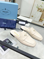 TRIANGLE LOGO MULES IN WHITE CALFSKIN