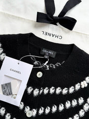 Chanel 25P Cardigan Black Mix White Cashmere 237301