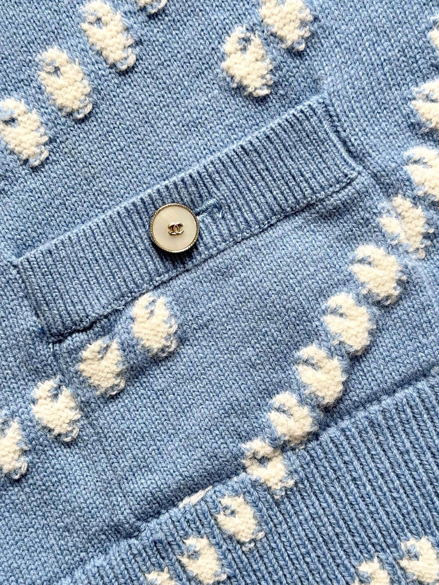 Chanel 25P Cardigan Light Blue Mix White Cashmere 237300