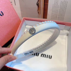 HAIR BAND IN WHITE COTTON ATTACHED PEARL CHAIN 418900