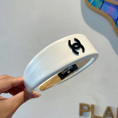 WHITE LAMBSKIN HAIRBAND 432766