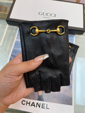 FINGERLESS GLOVES IN BLACK LAMBSKIN WITH GOLD HORSEBIT 432606