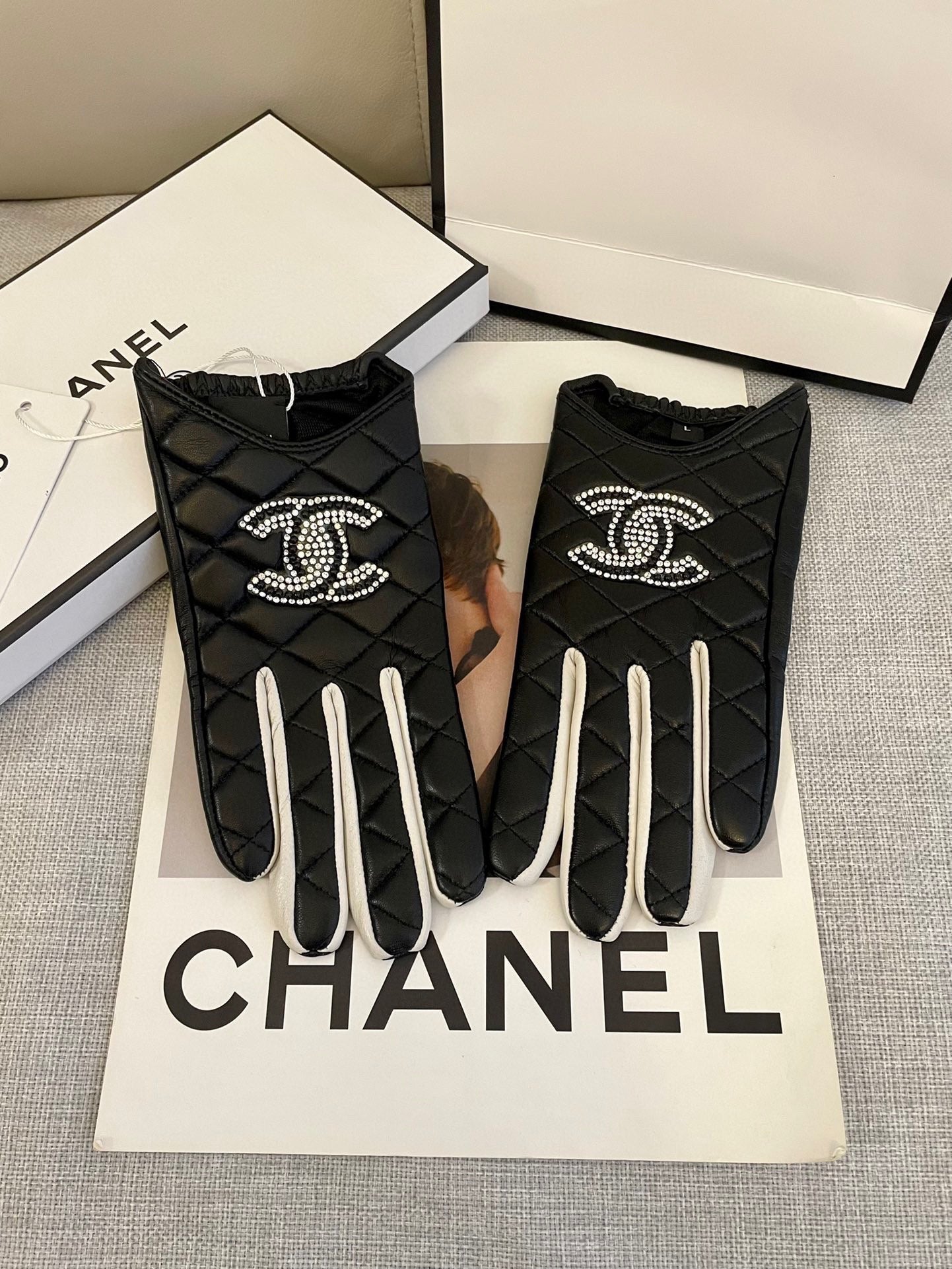 CC GLOVES IN BLACK MIX WHITE SHEEPSKIN 463850