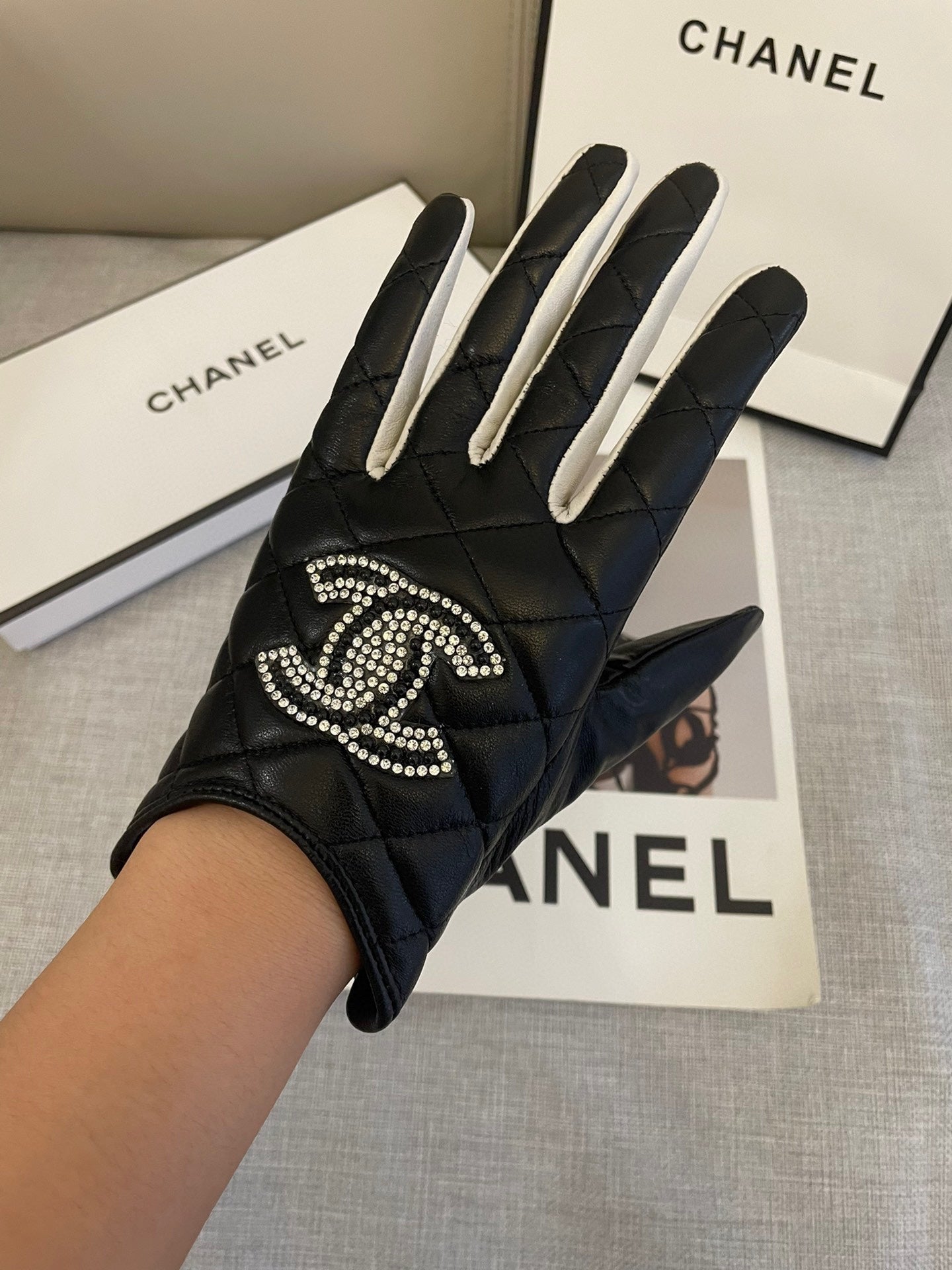 CC GLOVES IN BLACK MIX WHITE SHEEPSKIN 463850