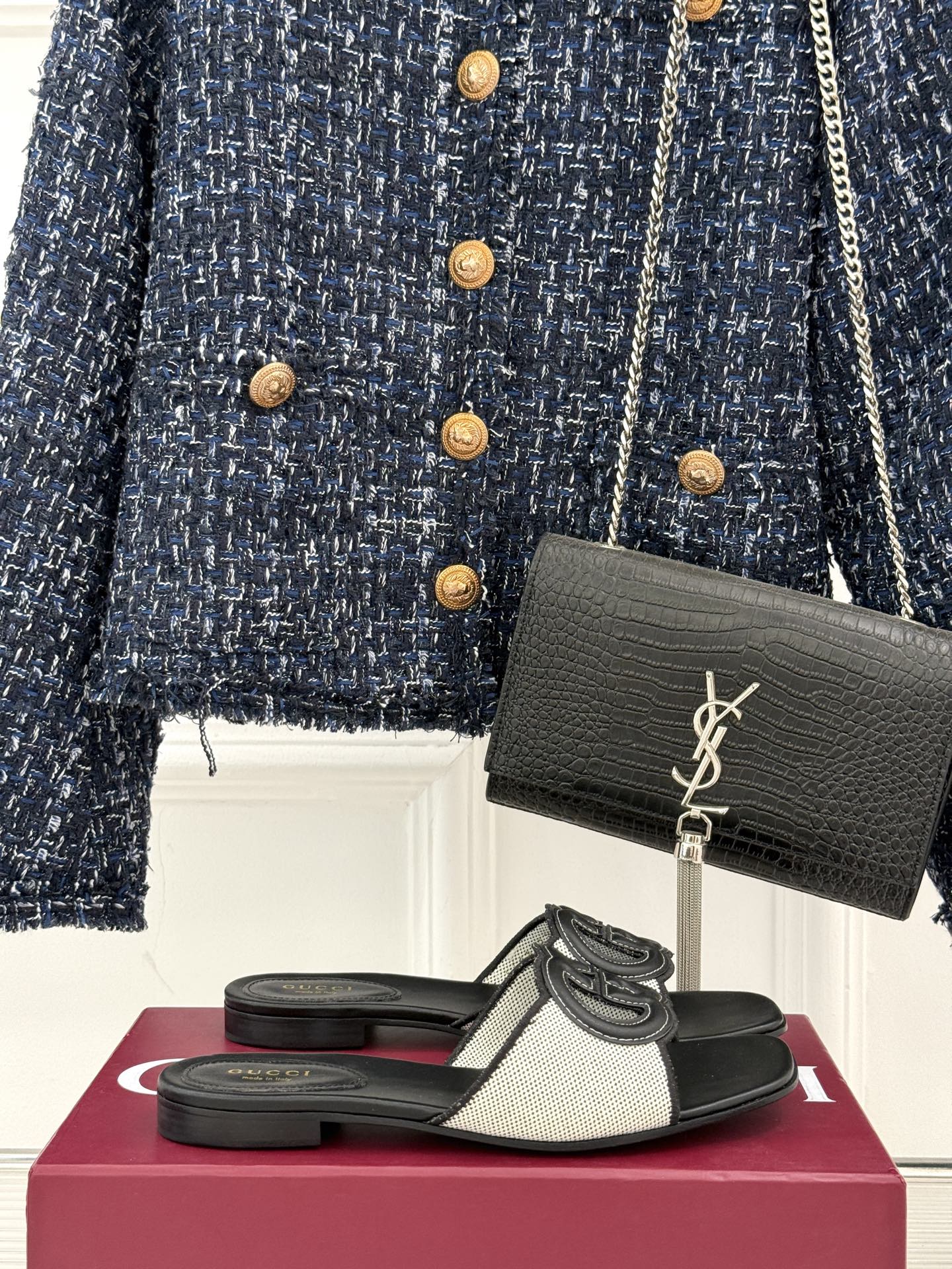 SLIDE SANDALS IN BLACK AND WHITE CALFSKIN