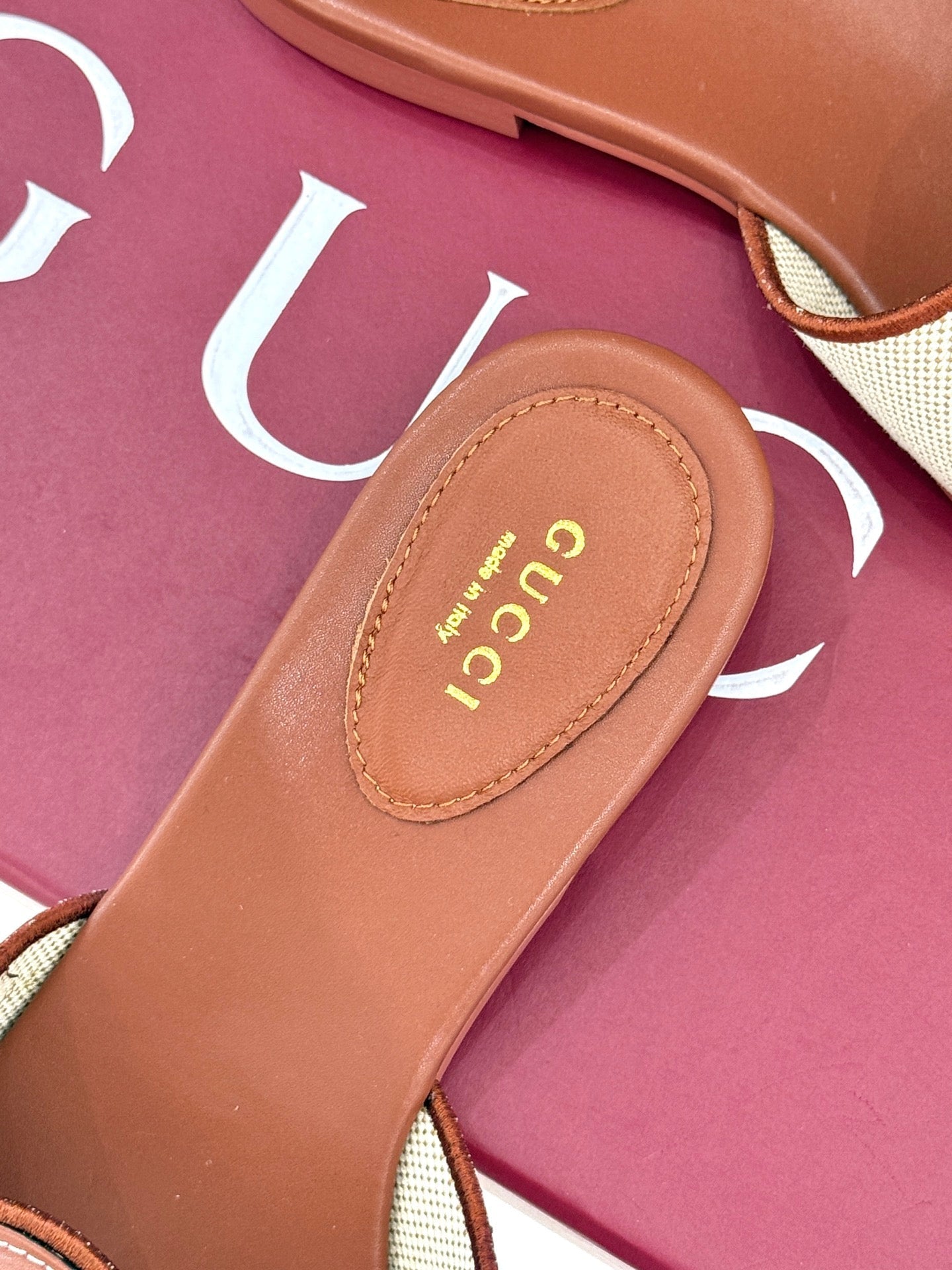 SLIDE SANDALS IN BROWN AND CREAM WHITE CALFSKIN