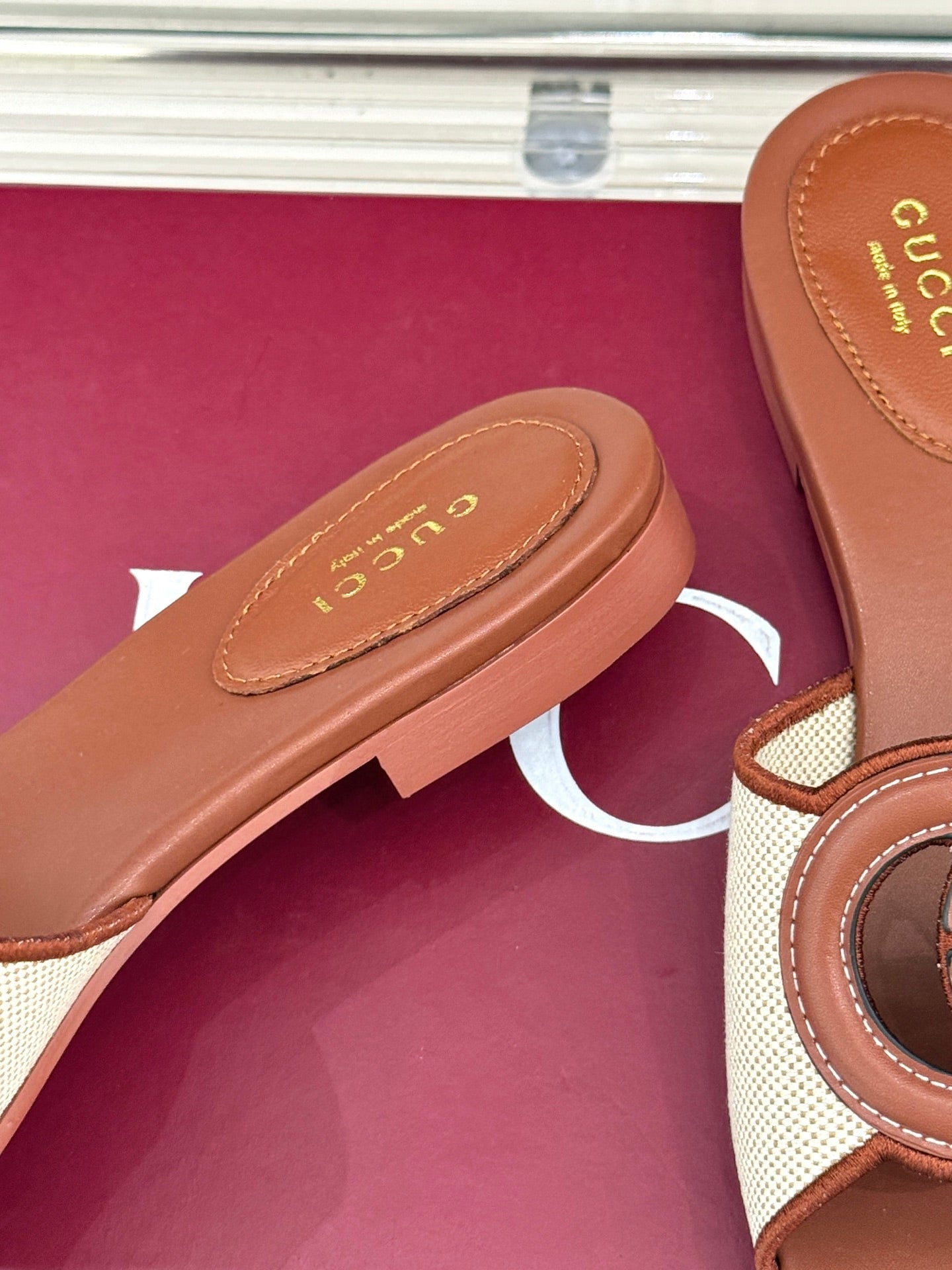 SLIDE SANDALS IN BROWN AND CREAM WHITE CALFSKIN