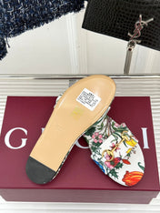 SLIDE SANDALS IN WHITE FABRIC FLORAL AND LEAF PRINT