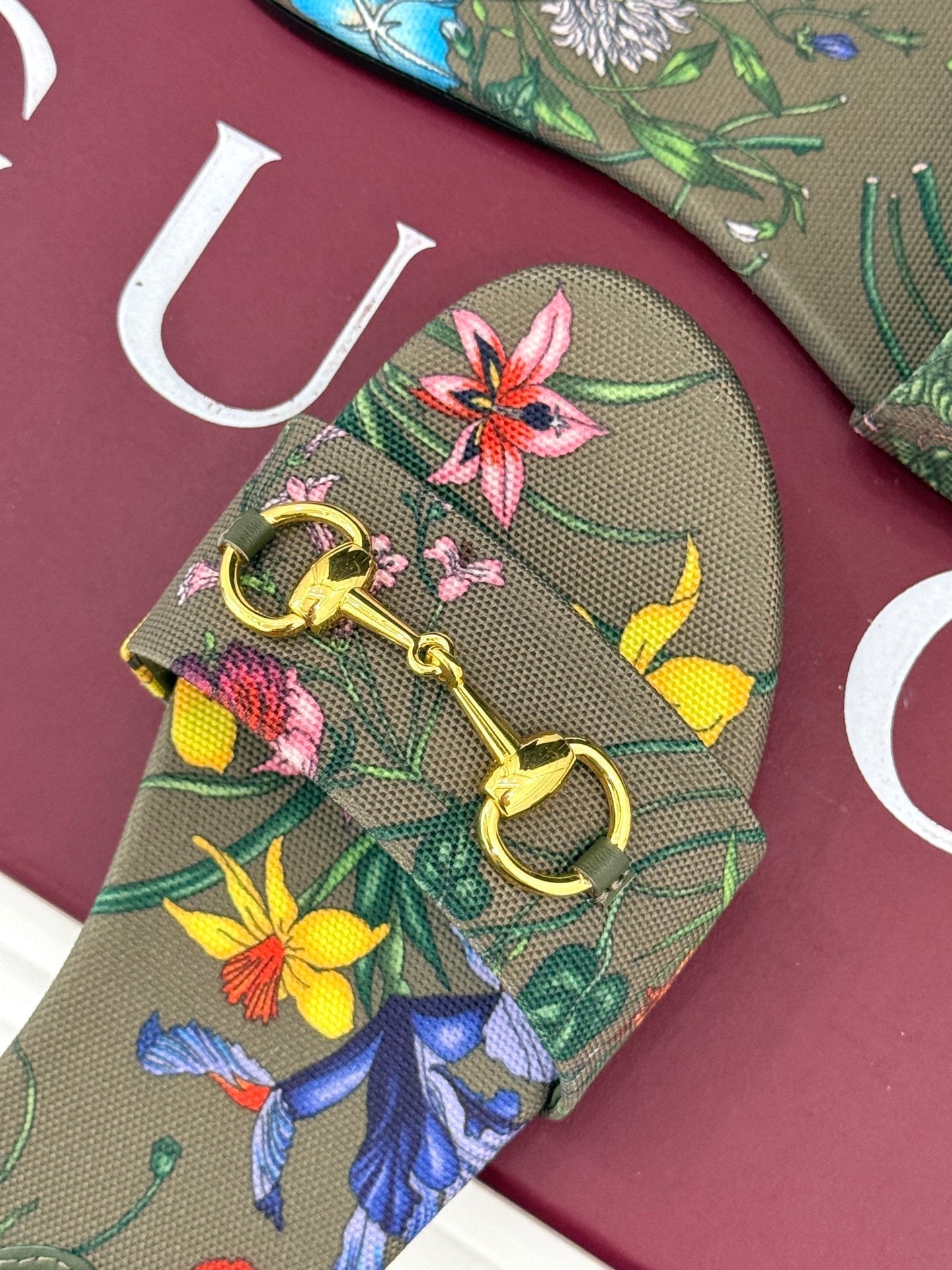 SLIDE SANDALS IN WARM BEIGE FABRIC FLORAL AND LEAF PRINT