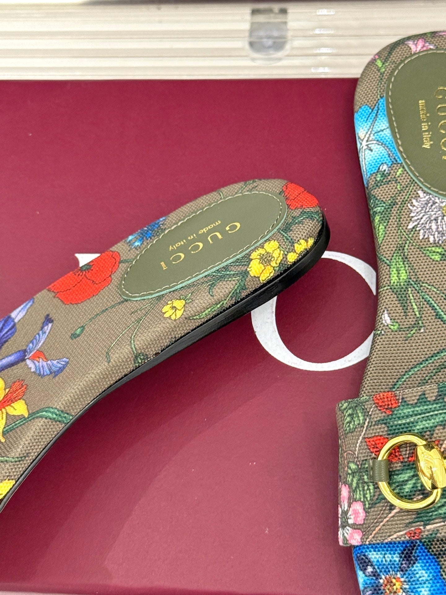 SLIDE SANDALS IN WARM BEIGE FABRIC FLORAL AND LEAF PRINT