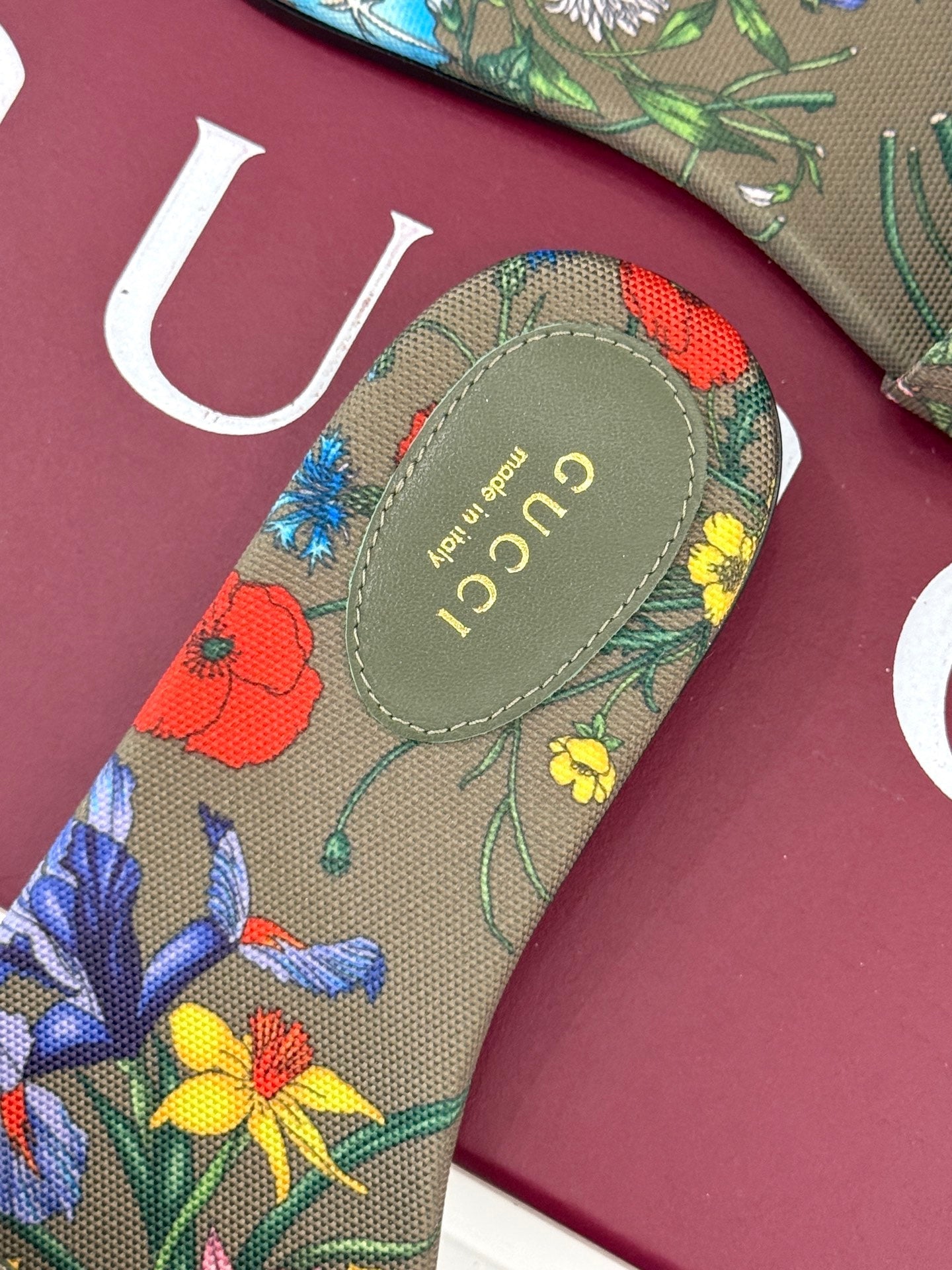 SLIDE SANDALS IN WARM BEIGE FABRIC FLORAL AND LEAF PRINT