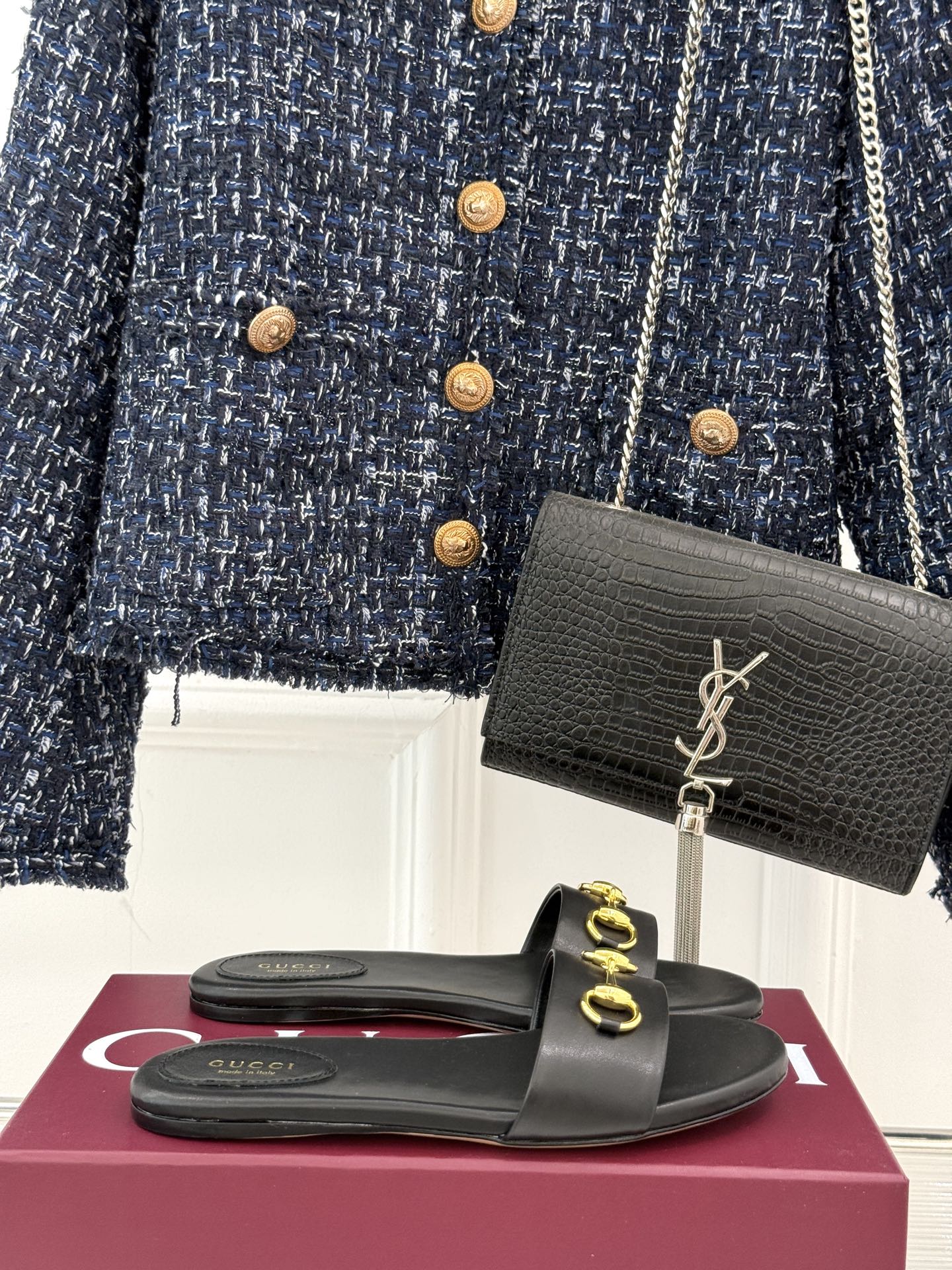 SLIDE SANDALS IN BLACK CALFSKIN WITH GOLD HARDWARE