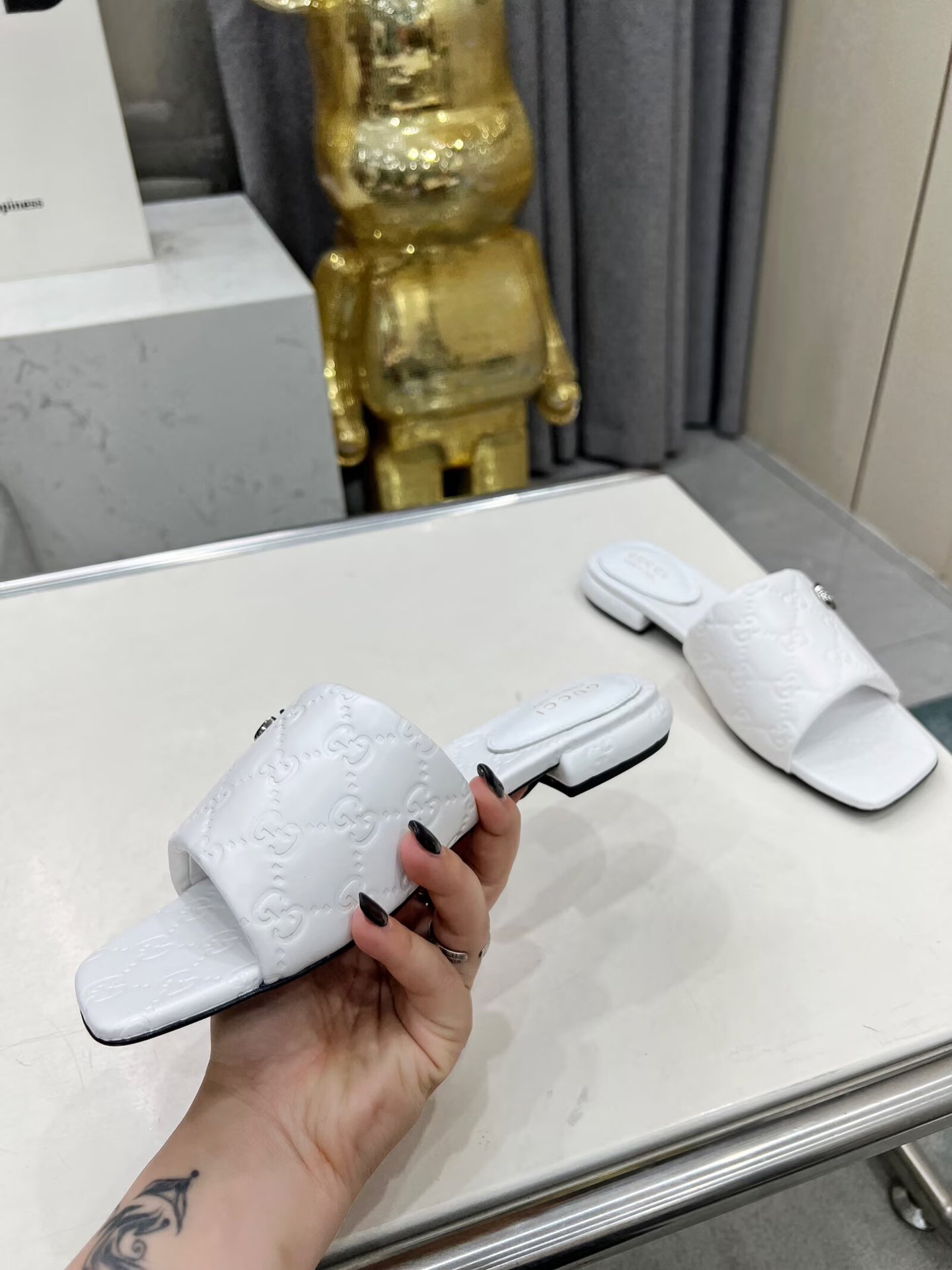 GG CASUAL SLIPPERS IN WHITE CALFSKIN LOGO EMBOSSING