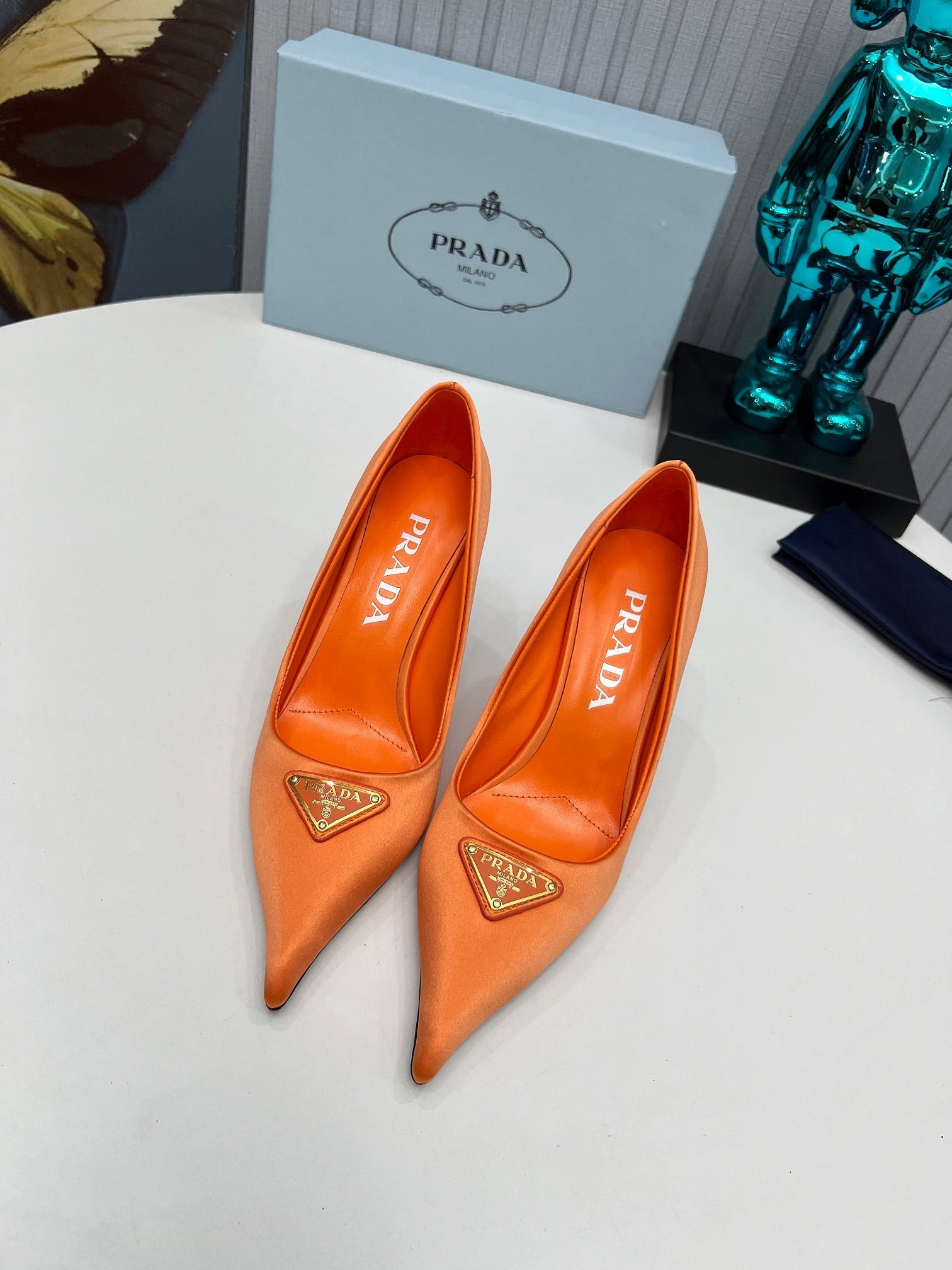 HIGH-HEEL PUMPS IN PUMPSKIN ORANGE SATIN