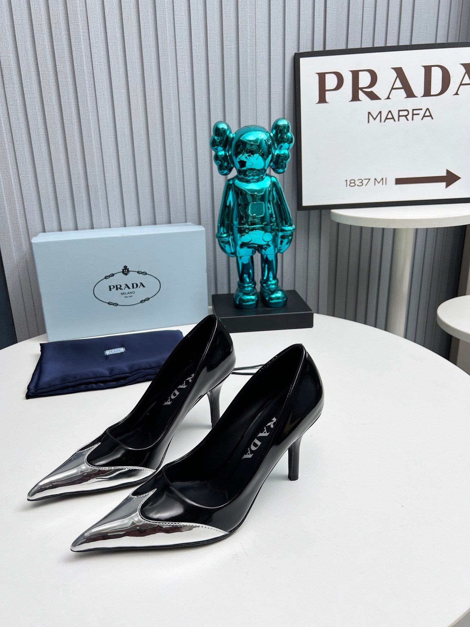 HIGH POINTED-TOE PUMPS IN SILVER MIX BLACK GLOSSY CALFSKIN