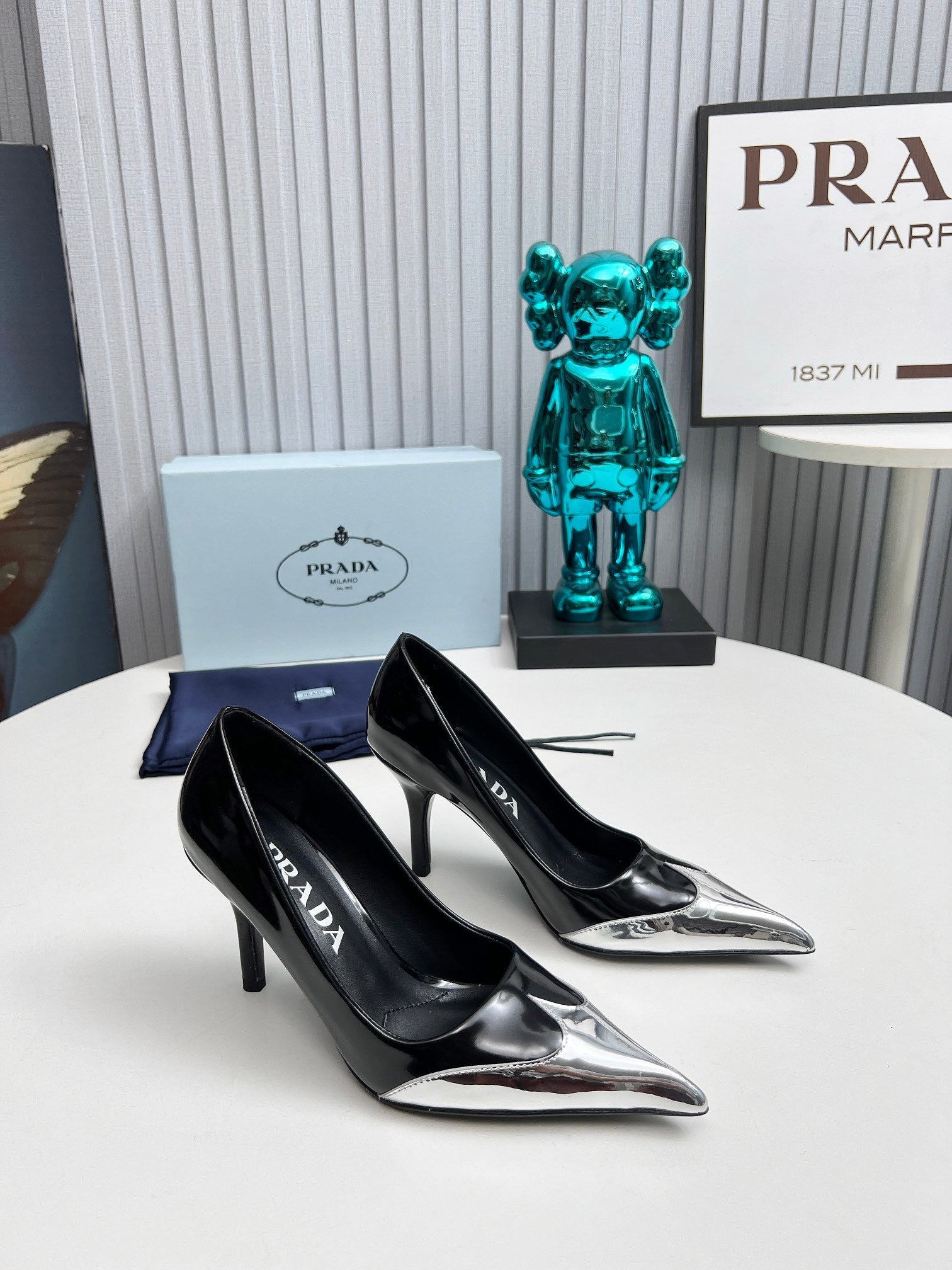 HIGH POINTED-TOE PUMPS IN SILVER MIX BLACK GLOSSY CALFSKIN