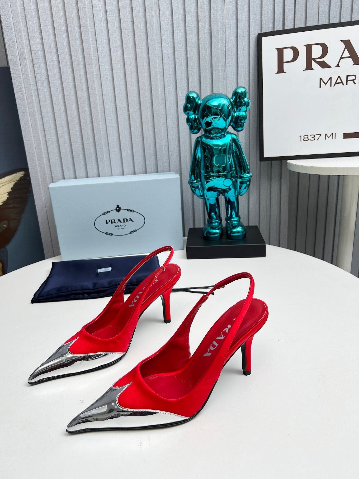 HIGH SLING BACK PUMPS IN SILVER MIX RED SATIN