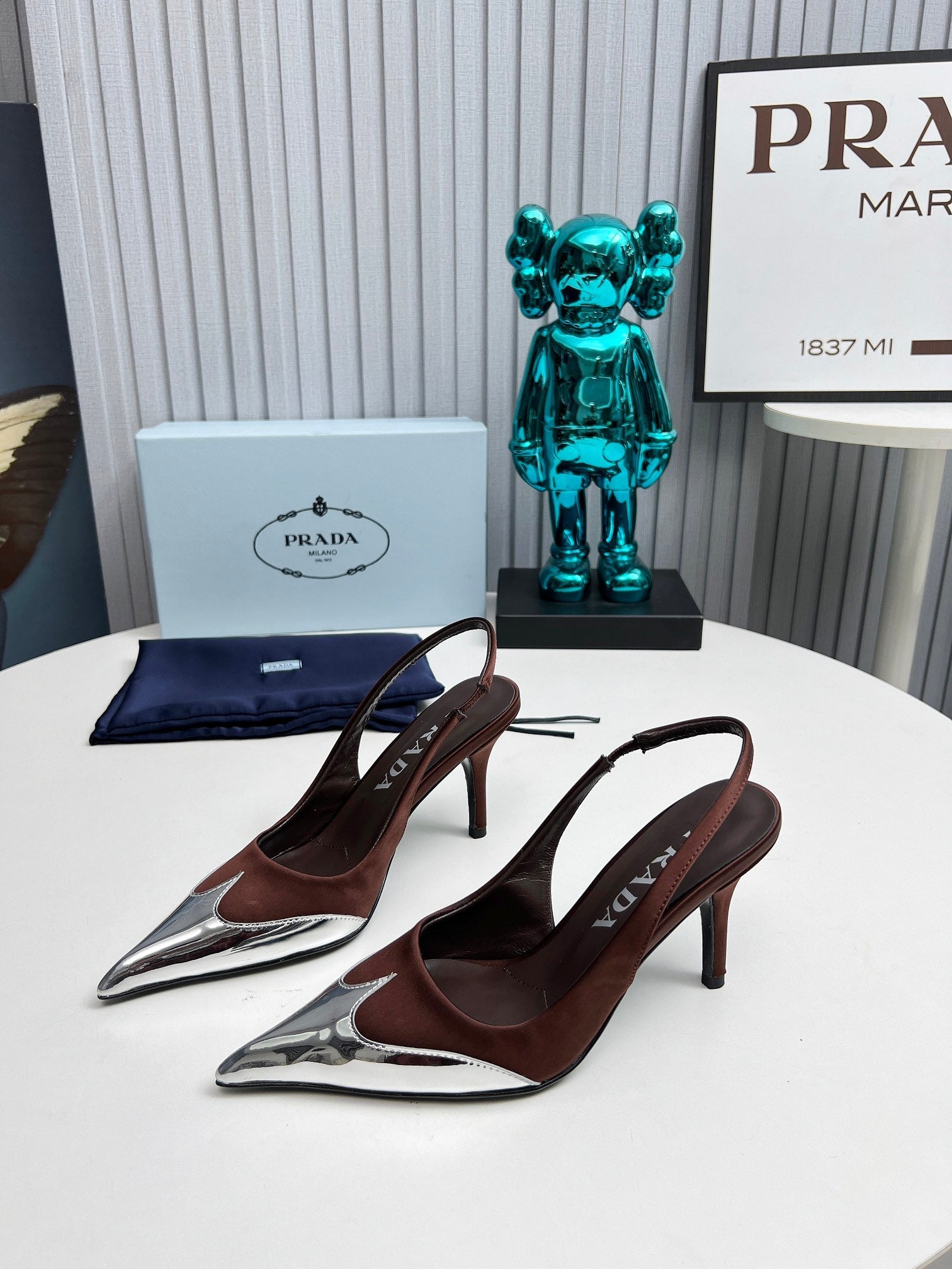 HIGH SLING BACK PUMPS IN SILVER MIX CHOCOLATE SATIN